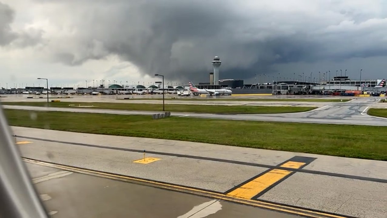 Thunderstorms rumble from the Midwest to the Southeast