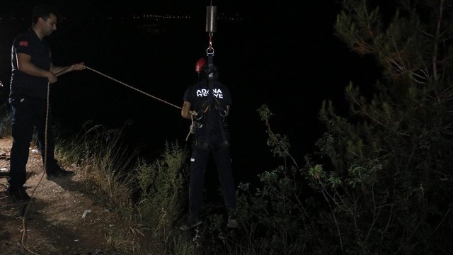 Cep telefonuyla konuşurken 50 metrelik uçurumdan düştü