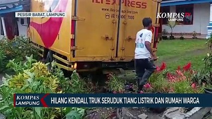 Hilang Kendali, Truk Seruduk Tiang Listrik dan Rumah Warga