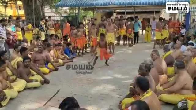 காரைக்குடி அம்மன் கோயில் திருவிழா; நூதன முறையில் பக்தர்கள் வேண்டுதல்!