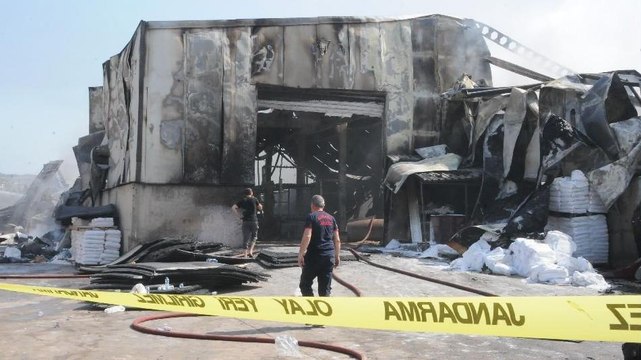Gebze’de plastik fabrikasında yangın