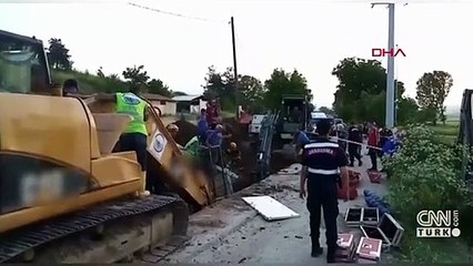 Göçük altında kalan işçi 8 saatlik çalışma sonucu kurtarıldı
