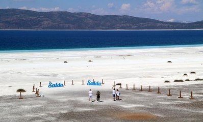SALDA GÖLÜ'NDEKİ ZİYARETÇİ DEFTERİNE KİMİ AŞKINI YAZDI KİMİ TEMENNİSİNİ