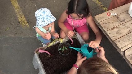 Kartal Ekolojik Pazar'da düzenlenen Yaz Şenliği'nde minikler fideleri toprakla buluşturdu