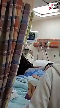 عاملو مجمع الإسماعيلية الطبي يحتفلون بعيد ميلاد طالبة أصيبت بحادث قطار