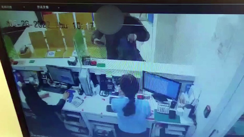 新竹新豐渣打銀行遭劫！搶匪持空氣槍搶17.5萬現場遭逮