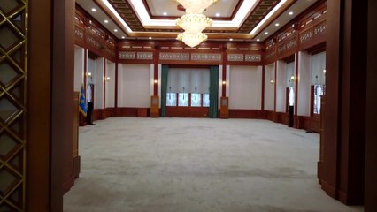 [뉴스큐] 靑 집무실 관저 내부 공개..."CD에 와인잔, 가전까지..." / YTN