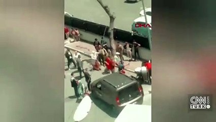 İstanbul'da dehşet veren anlar... Okul önünde bıçaklı kavga!
