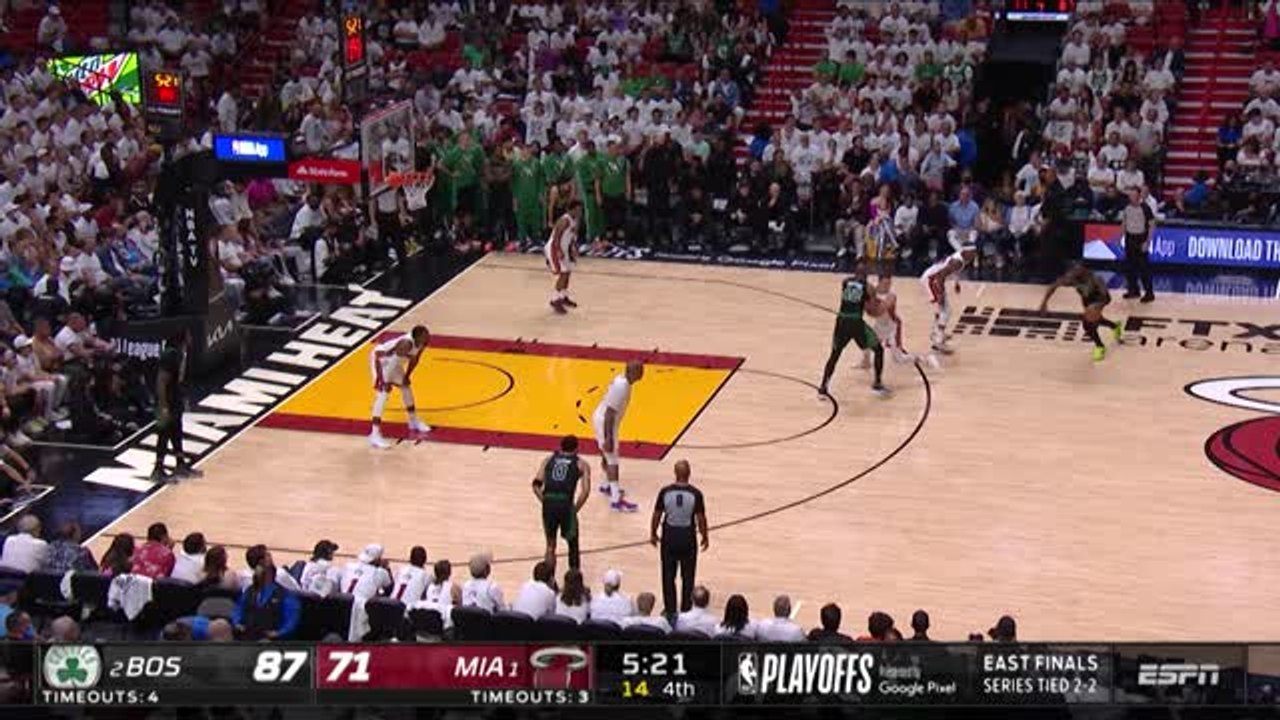 Highlights: Brown mit einem fulminanten Slam Dunk