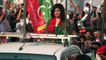 عمران خان يصل على رأس مسيرة طويلة إلى إسلام أباد ويمهل الحكومة ستة أيام لإقرار انتخابات مبكرة