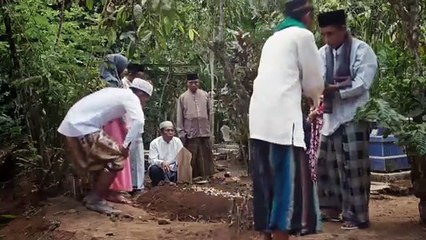 Mbah Jhiwo (Alma anciana) - Tráiler oficial -