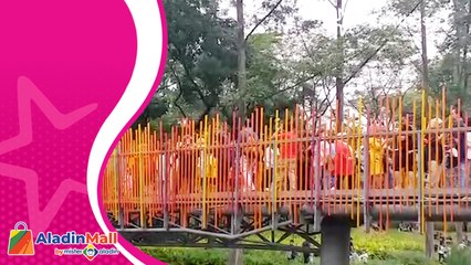 Asyiknya Liburan di Taman Eco Park Tebet, Ada yang Pacaran