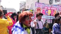 Peruvian Clown Day: Hundreds of clowns party through the streets of Lima
