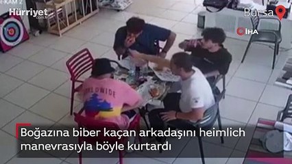 Boğazına biber kaçan arkadaşını heimlich manevrasıyla böyle kurtardı