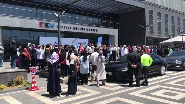 Cumhurbaşkanlığı Sözcüsü Kalın, Erciyes İlahiyat Zirvesi etkinliğine katıldı