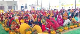 Wishing for world welfare by offering sacrifices with Vedic chants