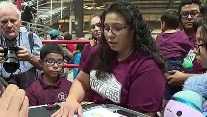 Tristeza e indignação após massacre em escola no Texas