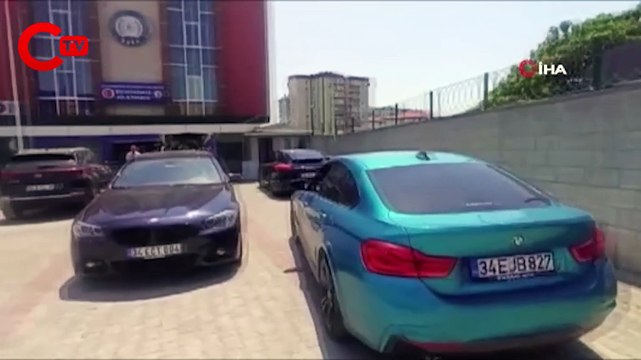 Lüks araçlı magandalar yakalandı: Polis merkezinin bahçesi galeriye döndü