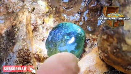 Menemukan Harta Karun Batu Permata Asli Dari Dalam Bumi