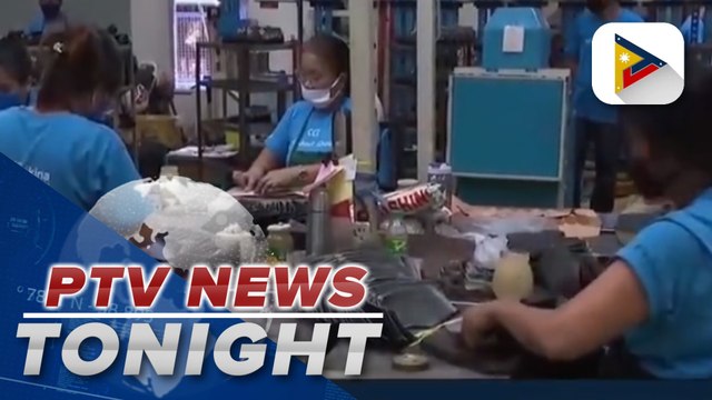 DOLE distributes livelihood assistance to informal workers