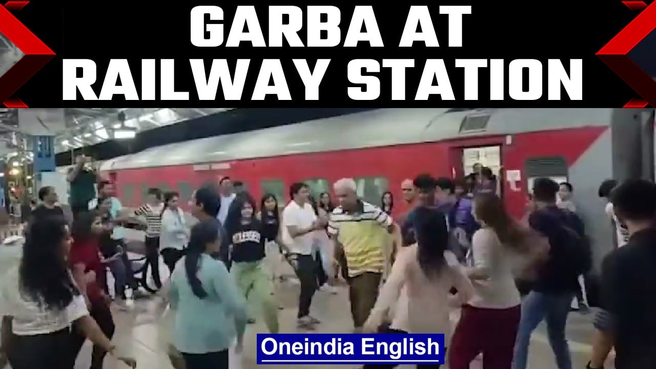 Madhya Pradesh: Passengers perform Garba at Ratlam railway station | Oneindia News