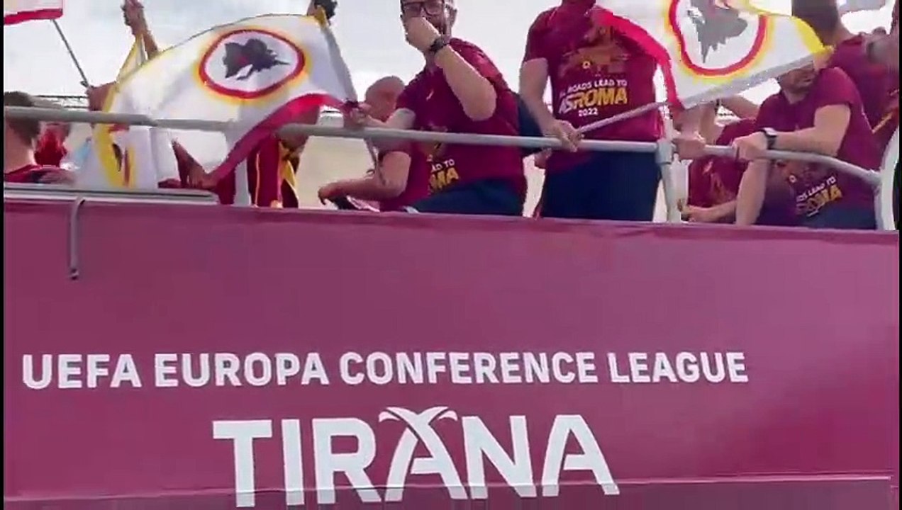 Conference League, al via la festa della Roma: la partenza dal museo delle auto della Polizia