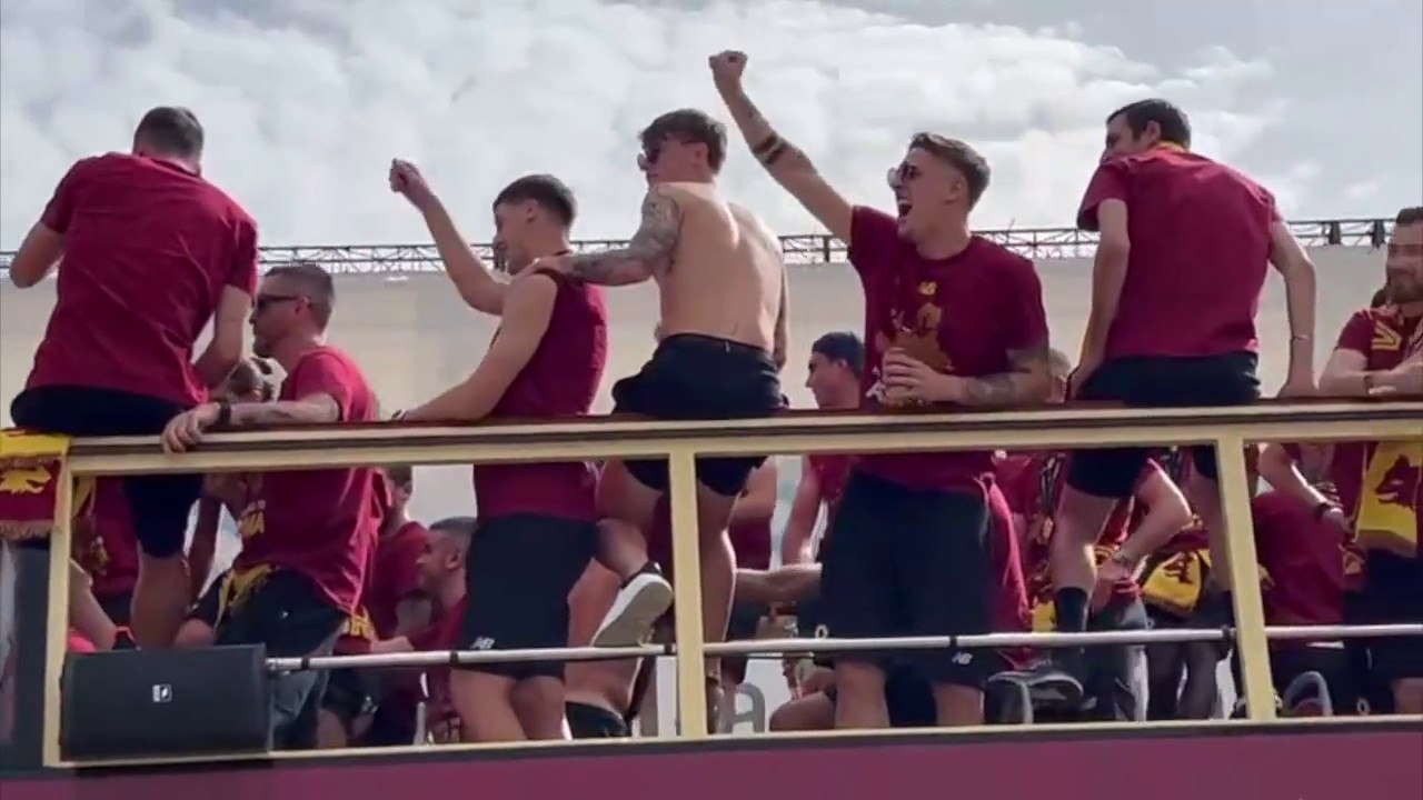 Festa Conference, giallorossi sul bus scoperto per le strade di Roma