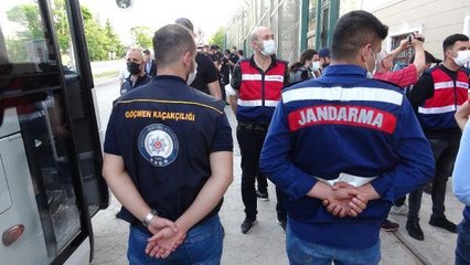 KOCAELİ'DE YAKALANAN AFGANİSTAN UYRUKLU 400 GÖÇMEN SINIR DIŞI EDİLİYOR