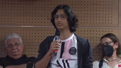 Kılıçdaroğlu'na soru soran genç heyecanlanınca "hocam" dedi, salon kahkahaya boğuldu