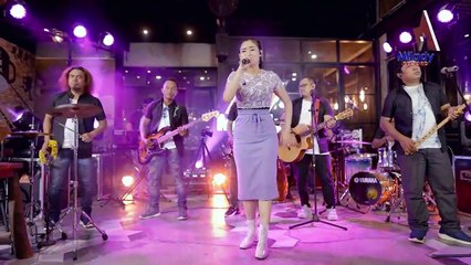 Yeni Inka  Pecah Seribu  Hanya Dia Yang Ada Diantara Jantung Hati  Dangdut Koplo [OFFICIAL] - Milady Record