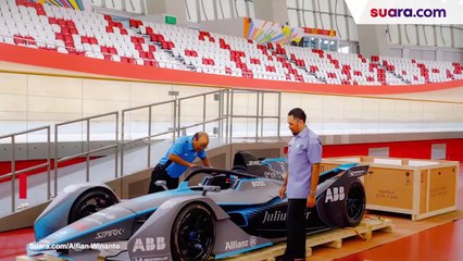 Begini Penampakan Replika Mobil Formula E di Velodrome Jakarta
