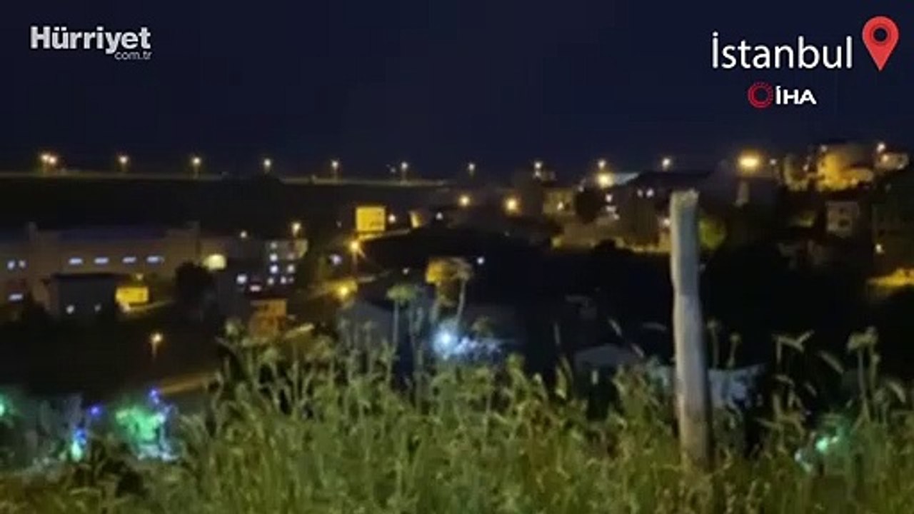 İstanbul’da şimşekler geceyi aydınlattı