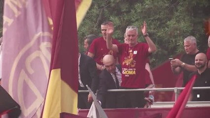 Rome turns red and yellow to welcome back Conference League heroes