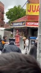 Bad Bunny grabando en las calles de Nueva York