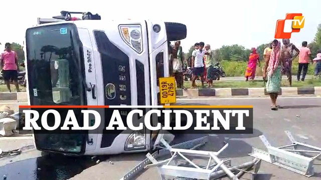 Truck Carrying Labourers Overturns In Dhenkanal, Many Critical In The Accident Rushed To Cuttack