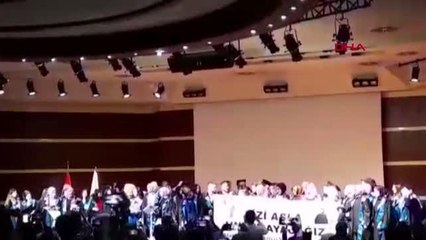 KAZADA ÖLEN ÜNİVERSİTELİ ZEYNEP VE NEZAHAT, MEZUNİYET TÖRENİNDE UNUTULMADI