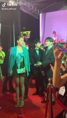 Hành động đẹp nhường đàn anh lên thảm đỏ của Tiểu Vy tại thảm đỏ AVIFW 2022