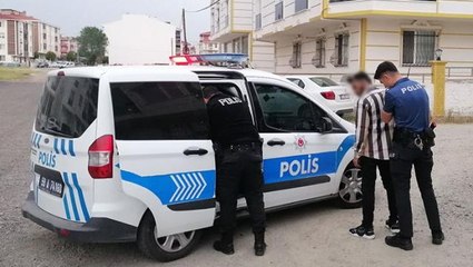 Babasının evini yaktı, "Yaptığın suç" diyen polise verdiği cevap herkesi çileden çıkardı: Beraber mi aldın