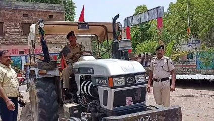 खनन विभाग की टीम ने की कार्रवाई, यातायात थाने में खड़ा करवाया