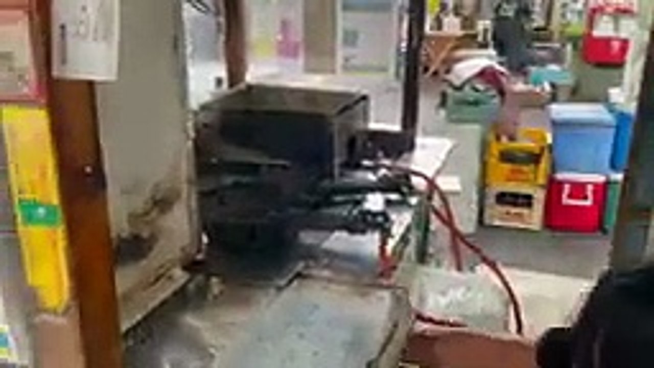 y2mate.com - Fastest Worker of Japanese food stand in Japan  street food  길거리 음식  puesto de comida_v144P