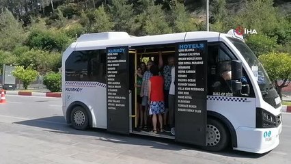 Uygulama noktasından kaçan turist dolu minibüs, trafik ekiplerine yakalandı