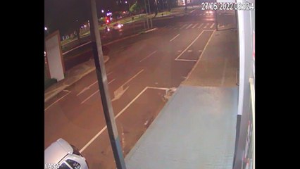 Câmera de segurança flagrou momento exato de colisão no Bairro São Cristóvão
