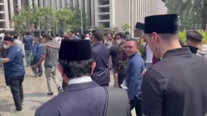 Mesut Özil, cuma namazını Cakarta'da kıldı