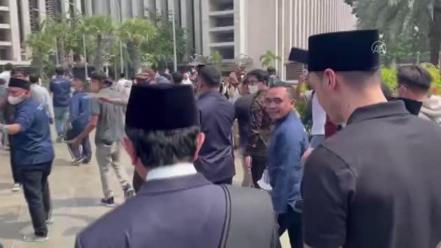 Mesut Özil, cuma namazını Cakarta'da kıldı