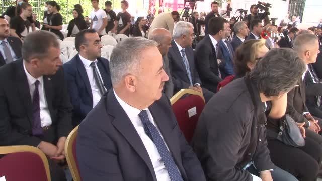 Bakan Özer, Beyoğlu'nda Güzel Sanatlar Lisesi'nin açılışına katıldı