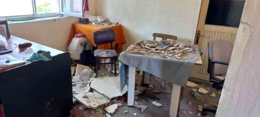 Kahvehanede çay içerlerken tavan çöktü: 1'i ağır, 2 kişi yaralandı