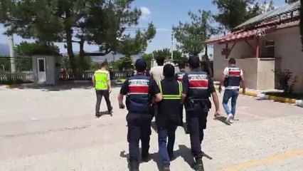 Hırsızlık yaptıkları iddiasıyla 2 şüpheli tutuklandı