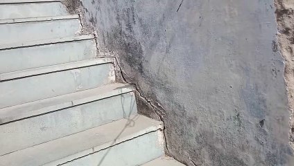 बला​स्टिंग से मकानों में आई दरारे, मजबूरन लोग खाली कर रहे हैं मकान