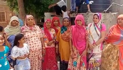 Water problem protest: महिलाओं ने मटकिया फोड़ किया प्रदर्शन, देखें Video...