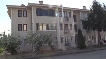 Bir kişi tartıştığı eşini boğarak öldürdü